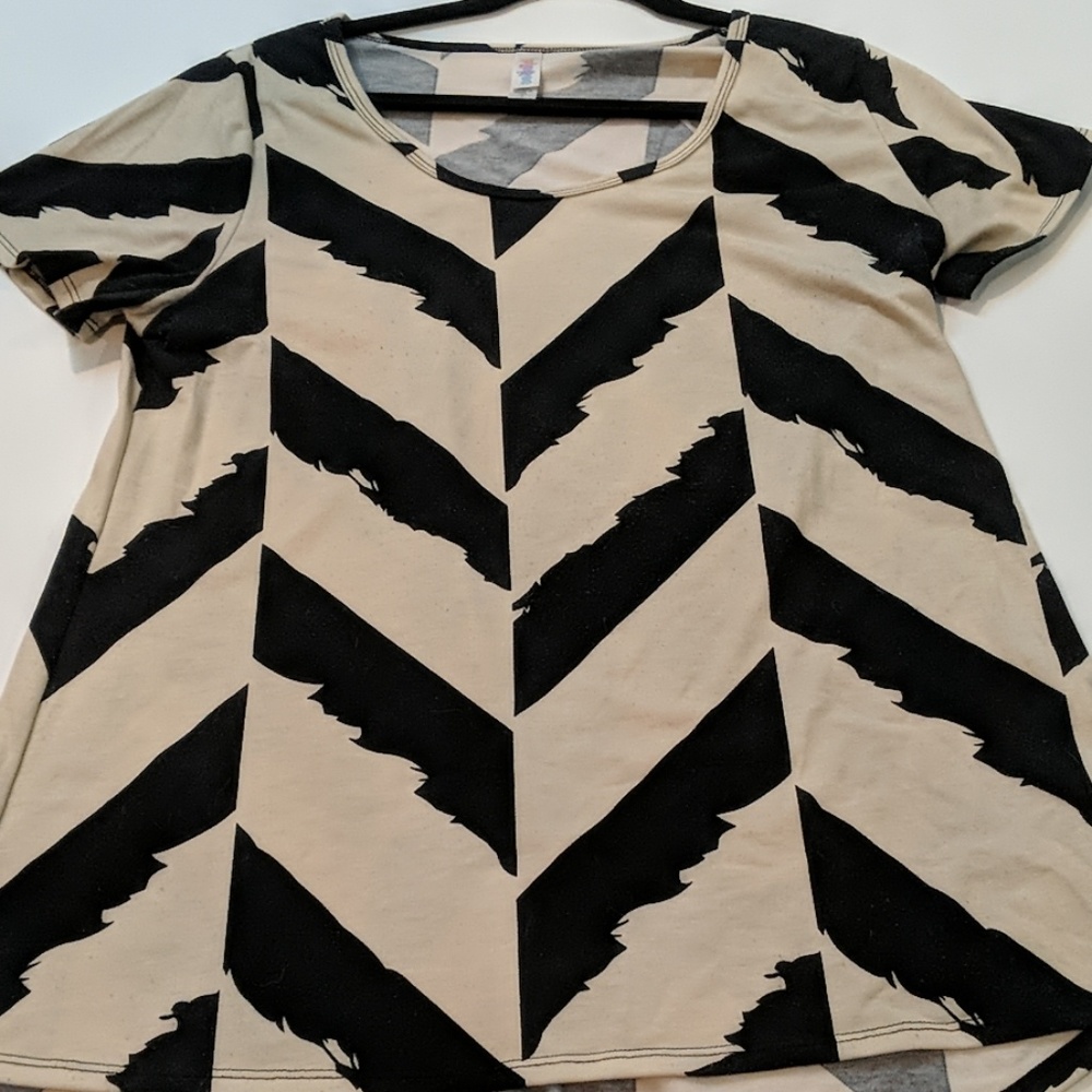 LulaRoe Classic Tee large
